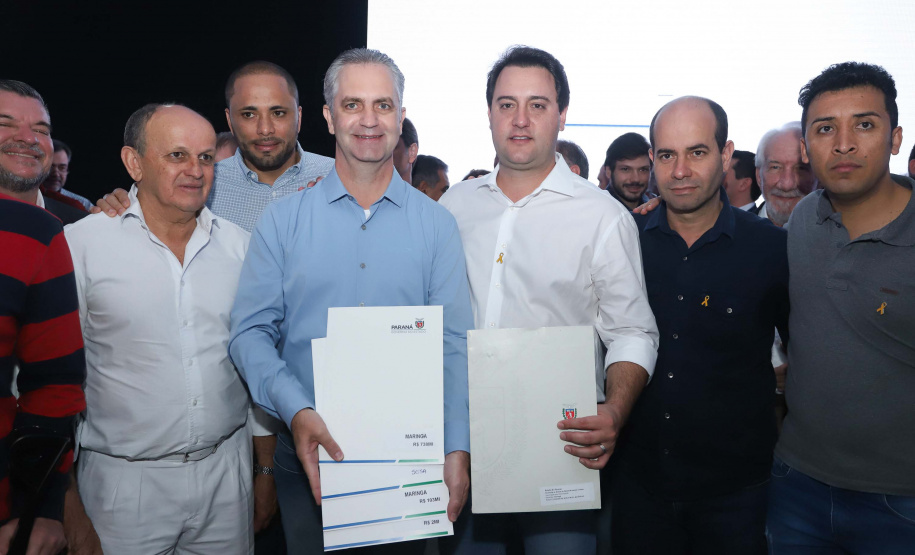 O Governo do Paraná concluiu nesta sexta-feira (17) a agenda em Maringá com a confirmação de R$ 41 milhões para ações e investimentos em 40 municípios da região Noroeste. O governador Carlos Massa Ratinho Junior recebeu prefeitos na 47ª Expoingá, no Parque Internacional de Exposições Francisco Feio Ribeiro. O encontro fez parte das ações em Maringá como sede administrativa do governo estadual. Foto: Rodrio Felix Leal/ANPr