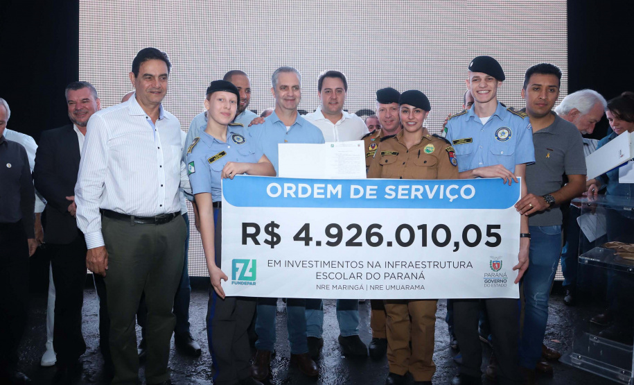 O Governo do Paraná concluiu nesta sexta-feira (17) a agenda em Maringá com a confirmação de R$ 41 milhões para ações e investimentos em 40 municípios da região Noroeste. O governador Carlos Massa Ratinho Junior recebeu prefeitos na 47ª Expoingá, no Parque Internacional de Exposições Francisco Feio Ribeiro. O encontro fez parte das ações em Maringá como sede administrativa do governo estadual. Foto: Rodrio Felix Leal/ANPr