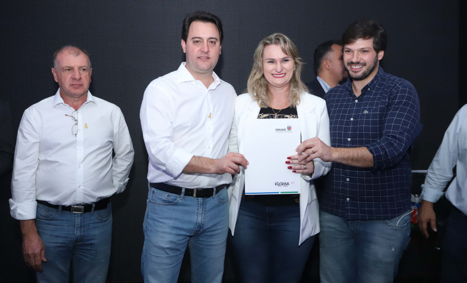 O Governo do Paraná concluiu nesta sexta-feira (17) a agenda em Maringá com a confirmação de R$ 41 milhões para ações e investimentos em 40 municípios da região Noroeste. O governador Carlos Massa Ratinho Junior recebeu prefeitos na 47ª Expoingá, no Parque Internacional de Exposições Francisco Feio Ribeiro. O encontro fez parte das ações em Maringá como sede administrativa do governo estadual. Foto: Rodrio Felix Leal/ANPr