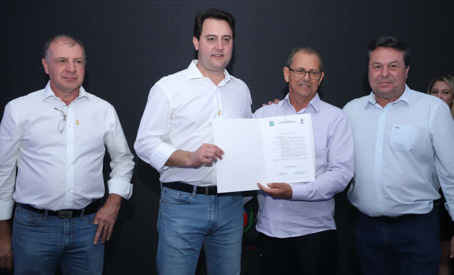 O Governo do Paraná concluiu nesta sexta-feira (17) a agenda em Maringá com a confirmação de R$ 41 milhões para ações e investimentos em 40 municípios da região Noroeste. O governador Carlos Massa Ratinho Junior recebeu prefeitos na 47ª Expoingá, no Parque Internacional de Exposições Francisco Feio Ribeiro. O encontro fez parte das ações em Maringá como sede administrativa do governo estadual. Foto: Rodrio Felix Leal/ANPr