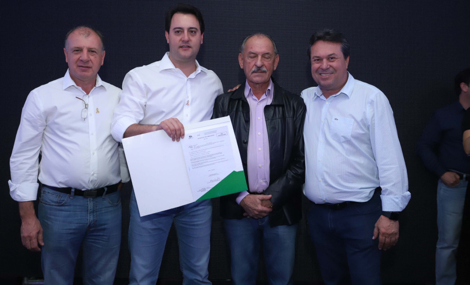 O Governo do Paraná concluiu nesta sexta-feira (17) a agenda em Maringá com a confirmação de R$ 41 milhões para ações e investimentos em 40 municípios da região Noroeste. O governador Carlos Massa Ratinho Junior recebeu prefeitos na 47ª Expoingá, no Parque Internacional de Exposições Francisco Feio Ribeiro. O encontro fez parte das ações em Maringá como sede administrativa do governo estadual. Foto: Rodrio Felix Leal/ANPr