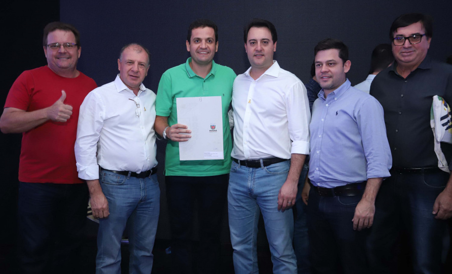 O Governo do Paraná concluiu nesta sexta-feira (17) a agenda em Maringá com a confirmação de R$ 41 milhões para ações e investimentos em 40 municípios da região Noroeste. O governador Carlos Massa Ratinho Junior recebeu prefeitos na 47ª Expoingá, no Parque Internacional de Exposições Francisco Feio Ribeiro. O encontro fez parte das ações em Maringá como sede administrativa do governo estadual. Foto: Rodrio Felix Leal/ANPr