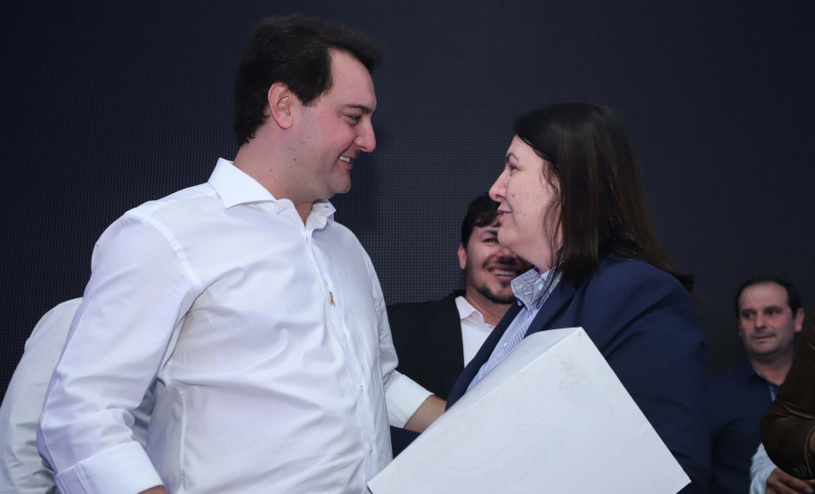 O Governo do Paraná concluiu nesta sexta-feira (17) a agenda em Maringá com a confirmação de R$ 41 milhões para ações e investimentos em 40 municípios da região Noroeste. O governador Carlos Massa Ratinho Junior recebeu prefeitos na 47ª Expoingá, no Parque Internacional de Exposições Francisco Feio Ribeiro. O encontro fez parte das ações em Maringá como sede administrativa do governo estadual. Foto: Rodrio Felix Leal/ANPr