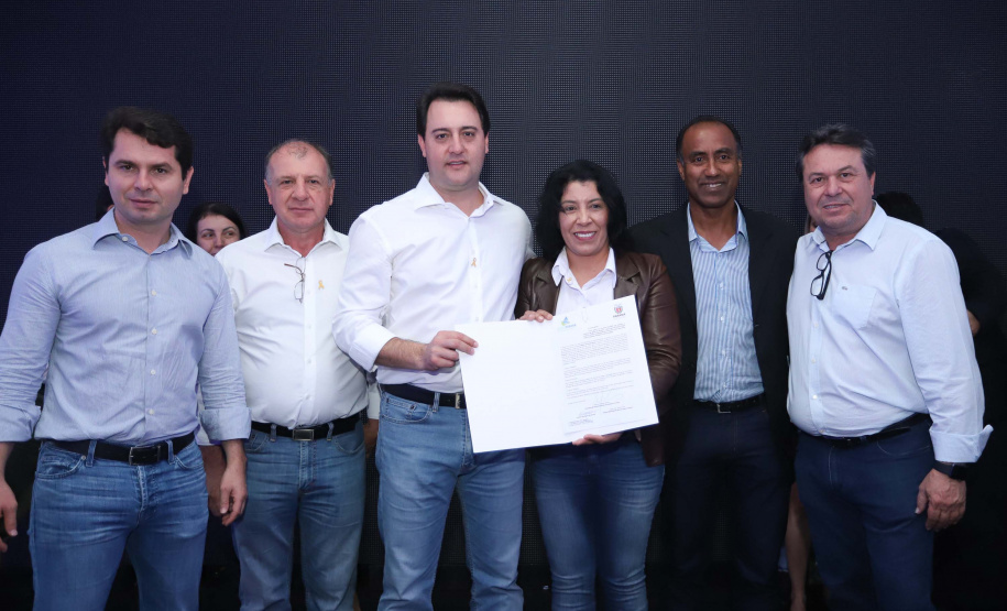 O Governo do Paraná concluiu nesta sexta-feira (17) a agenda em Maringá com a confirmação de R$ 41 milhões para ações e investimentos em 40 municípios da região Noroeste. O governador Carlos Massa Ratinho Junior recebeu prefeitos na 47ª Expoingá, no Parque Internacional de Exposições Francisco Feio Ribeiro. O encontro fez parte das ações em Maringá como sede administrativa do governo estadual. Foto: Rodrio Felix Leal/ANPr