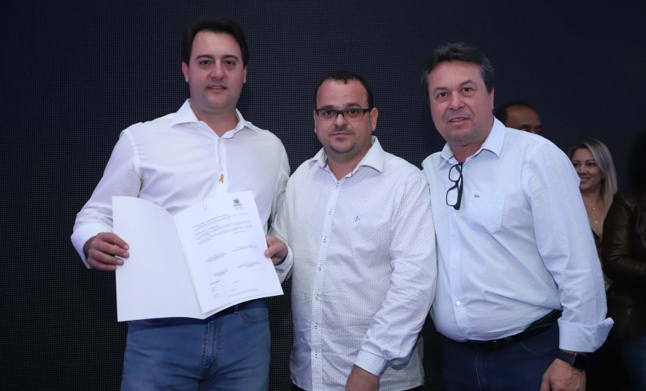 O Governo do Paraná concluiu nesta sexta-feira (17) a agenda em Maringá com a confirmação de R$ 41 milhões para ações e investimentos em 40 municípios da região Noroeste. O governador Carlos Massa Ratinho Junior recebeu prefeitos na 47ª Expoingá, no Parque Internacional de Exposições Francisco Feio Ribeiro. O encontro fez parte das ações em Maringá como sede administrativa do governo estadual. Foto: Rodrio Felix Leal/ANPr