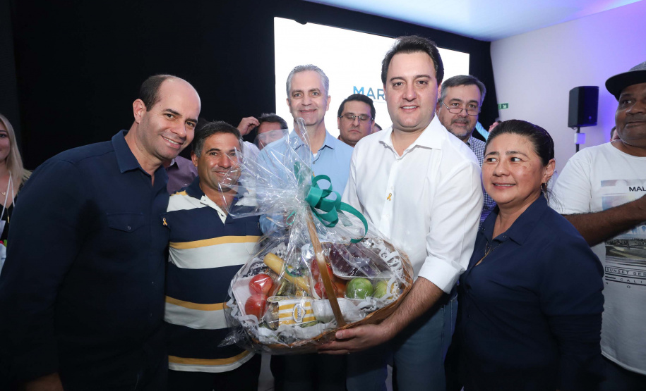 O Governo do Paraná concluiu nesta sexta-feira (17) a agenda em Maringá com a confirmação de R$ 41 milhões para ações e investimentos em 40 municípios da região Noroeste. O governador Carlos Massa Ratinho Junior recebeu prefeitos na 47ª Expoingá, no Parque Internacional de Exposições Francisco Feio Ribeiro. O encontro fez parte das ações em Maringá como sede administrativa do governo estadual. Foto: Rodrio Felix Leal/ANPr