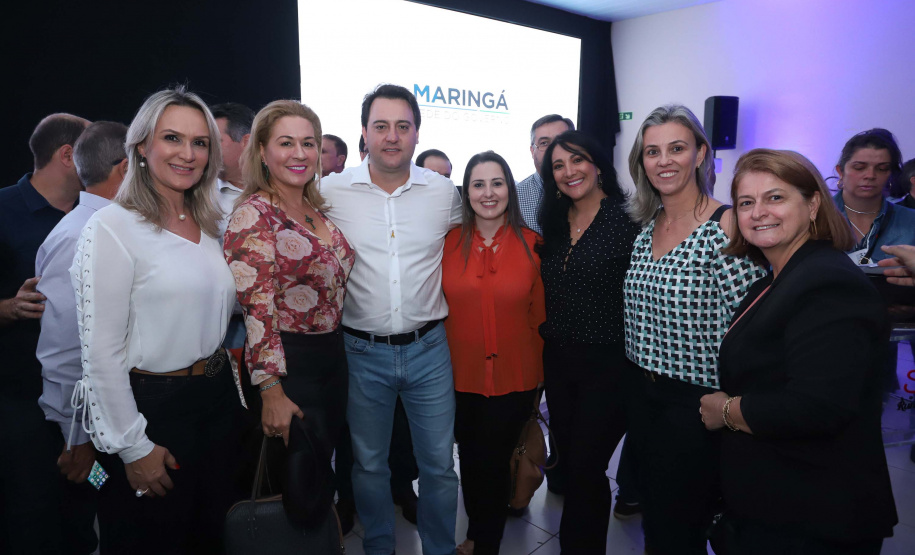 O Governo do Paraná concluiu nesta sexta-feira (17) a agenda em Maringá com a confirmação de R$ 41 milhões para ações e investimentos em 40 municípios da região Noroeste. O governador Carlos Massa Ratinho Junior recebeu prefeitos na 47ª Expoingá, no Parque Internacional de Exposições Francisco Feio Ribeiro. O encontro fez parte das ações em Maringá como sede administrativa do governo estadual. Foto: Rodrio Felix Leal/ANPr