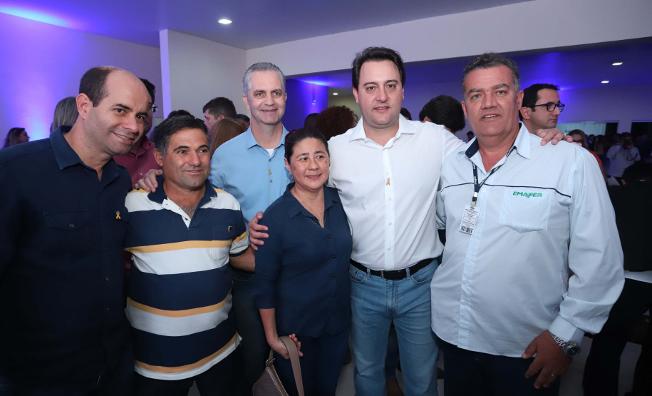 O Governo do Paraná concluiu nesta sexta-feira (17) a agenda em Maringá com a confirmação de R$ 41 milhões para ações e investimentos em 40 municípios da região Noroeste. O governador Carlos Massa Ratinho Junior recebeu prefeitos na 47ª Expoingá, no Parque Internacional de Exposições Francisco Feio Ribeiro. O encontro fez parte das ações em Maringá como sede administrativa do governo estadual. Foto: Rodrio Felix Leal/ANPr