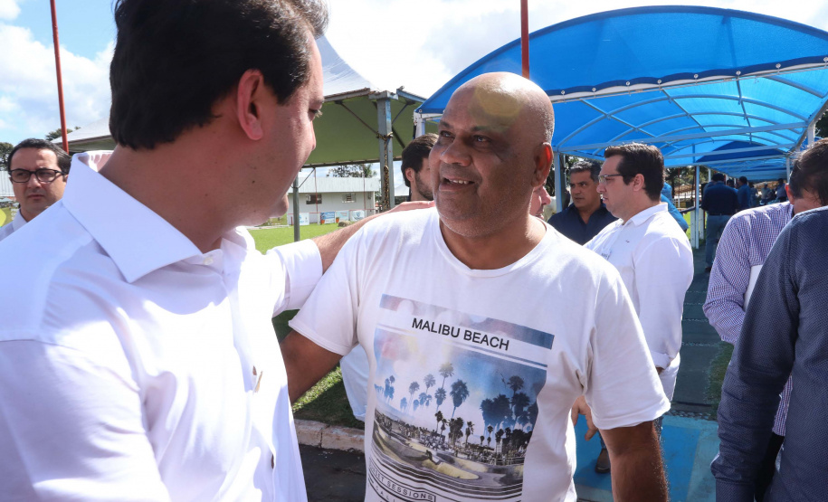 O Governo do Paraná concluiu nesta sexta-feira (17) a agenda em Maringá com a confirmação de R$ 41 milhões para ações e investimentos em 40 municípios da região Noroeste. O governador Carlos Massa Ratinho Junior recebeu prefeitos na 47ª Expoingá, no Parque Internacional de Exposições Francisco Feio Ribeiro. O encontro fez parte das ações em Maringá como sede administrativa do governo estadual. Foto: Rodrio Felix Leal/ANPr