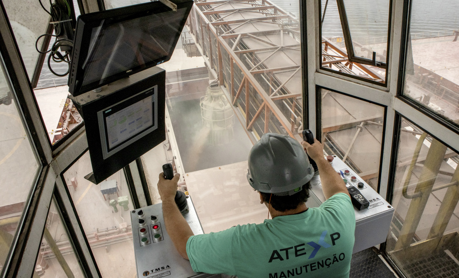 19% das exportações da soja brasileira passa pelos Portos do Paraná. Foto: Claudio Neves/APPA