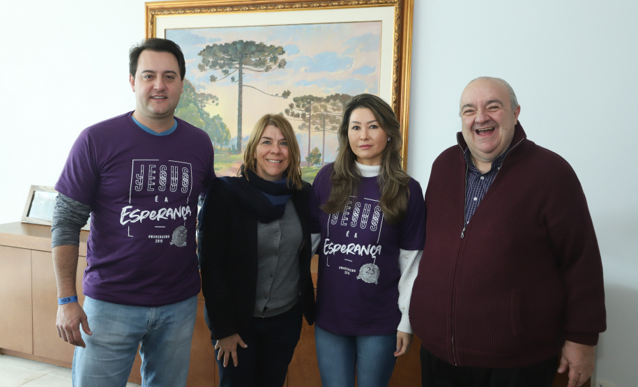 O governador Carlos Massa Ratinho Junior participou neste sábado (18), em Curitiba, da 25ª Marcha para Jesus, evento que reuniu cerca de 200 mil pessoas, de acordo com a organização. Foto: Rodrigo Felix Leal/ANPr
