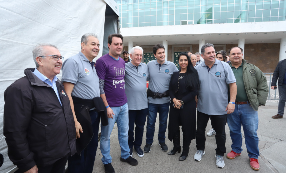 O governador Carlos Massa Ratinho Junior participou neste sábado (18), em Curitiba, da 25ª Marcha para Jesus, evento que reuniu cerca de 200 mil pessoas, de acordo com a organização. Foto: Rodrigo Felix Leal/ANPr