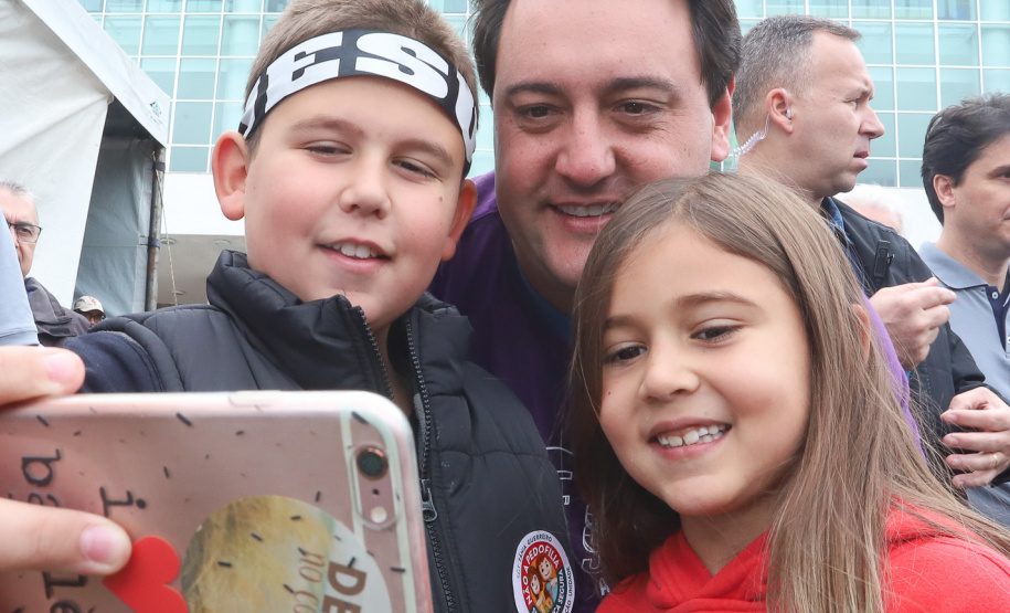 O governador Carlos Massa Ratinho Junior participou neste sábado (18), em Curitiba, da 25ª Marcha para Jesus, evento que reuniu cerca de 200 mil pessoas, de acordo com a organização. Foto: Rodrigo Felix Leal/ANPr