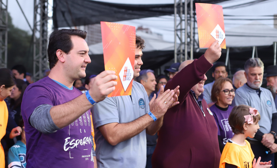 O governador Carlos Massa Ratinho Junior participou neste sábado (18), em Curitiba, da 25ª Marcha para Jesus, evento que reuniu cerca de 200 mil pessoas, de acordo com a organização. Foto: Rodrigo Felix Leal/ANPr