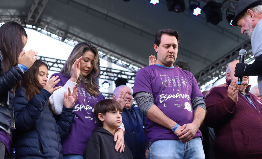 O governador Carlos Massa Ratinho Junior participou neste sábado (18), em Curitiba, da 25ª Marcha para Jesus, evento que reuniu cerca de 200 mil pessoas, de acordo com a organização. Foto: Rodrigo Felix Leal/ANPr