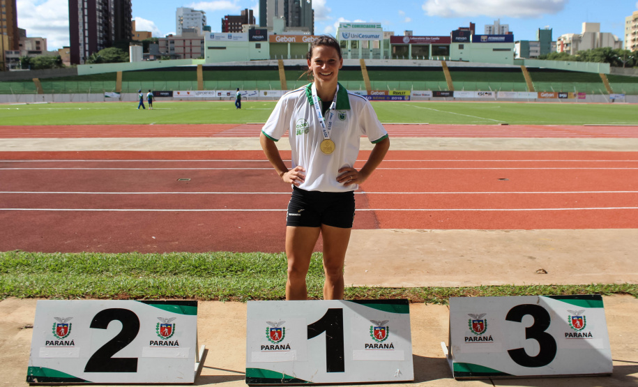 Wanessa Zavolski, da Universidade Estadual de Ponta Grossa (UEPG), campeã 400 metros com barreiras. Foto: Thaise Oliveira/SEET-PR
