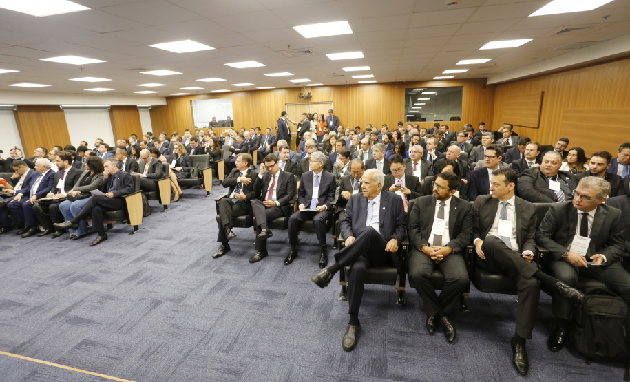 Programa de concessões na área da infraestrutura, projetos de parcerias público-privadas e um ambiente propício para negócios tornam o Paraná o Estado atrativo para investidores. A avaliação é do governador Carlos Massa Ratinho Junior, que abriu nesta terça-feira (21) a segunda edição do Paraná Day. Foto: Arnaldo Alves/ANPr