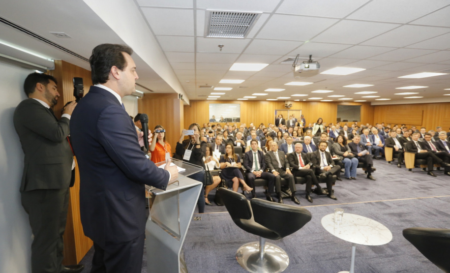 Programa de concessões na área da infraestrutura, projetos de parcerias público-privadas e um ambiente propício para negócios tornam o Paraná o Estado atrativo para investidores. A avaliação é do governador Carlos Massa Ratinho Junior, que abriu nesta terça-feira (21) a segunda edição do Paraná Day. Foto: Arnaldo Alves/ANPr