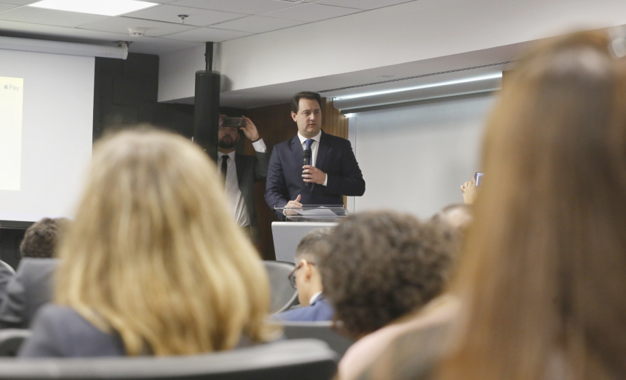 Programa de concessões na área da infraestrutura, projetos de parcerias público-privadas e um ambiente propício para negócios tornam o Paraná o Estado atrativo para investidores. A avaliação é do governador Carlos Massa Ratinho Junior, que abriu nesta terça-feira (21) a segunda edição do Paraná Day. Foto: Arnaldo Alves/ANPr