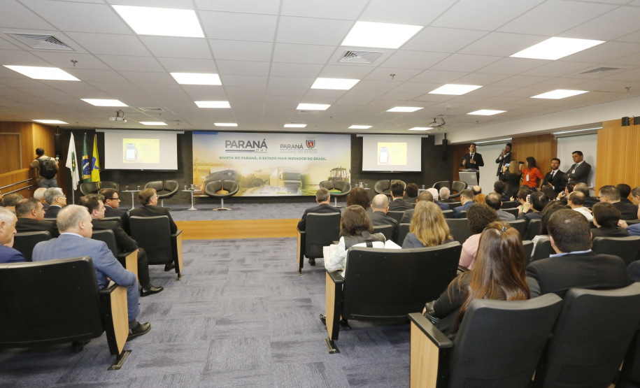 Programa de concessões na área da infraestrutura, projetos de parcerias público-privadas e um ambiente propício para negócios tornam o Paraná o Estado atrativo para investidores. A avaliação é do governador Carlos Massa Ratinho Junior, que abriu nesta terça-feira (21) a segunda edição do Paraná Day. Foto: Arnaldo Alves/ANPr