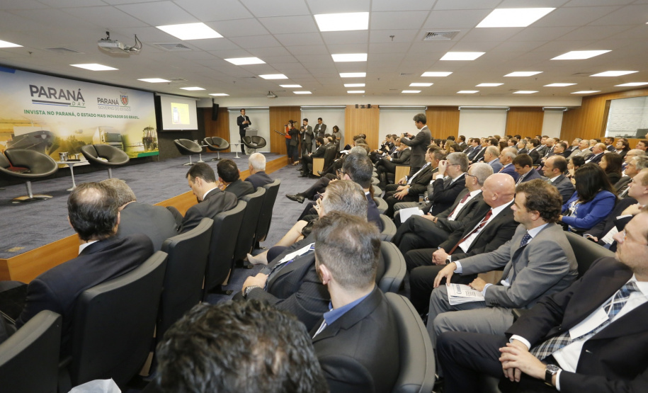 Programa de concessões na área da infraestrutura, projetos de parcerias público-privadas e um ambiente propício para negócios tornam o Paraná o Estado atrativo para investidores. A avaliação é do governador Carlos Massa Ratinho Junior, que abriu nesta terça-feira (21) a segunda edição do Paraná Day. Foto: Arnaldo Alves/ANPr