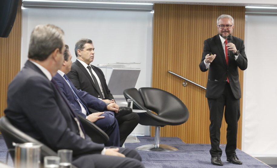 Programa de concessões na área da infraestrutura, projetos de parcerias público-privadas e um ambiente propício para negócios tornam o Paraná o Estado atrativo para investidores. A avaliação é do governador Carlos Massa Ratinho Junior, que abriu nesta terça-feira (21) a segunda edição do Paraná Day. Foto: Arnaldo Alves/ANPr