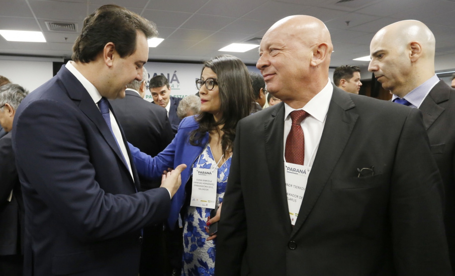 Programa de concessões na área da infraestrutura, projetos de parcerias público-privadas e um ambiente propício para negócios tornam o Paraná o Estado atrativo para investidores. A avaliação é do governador Carlos Massa Ratinho Junior, que abriu nesta terça-feira (21) a segunda edição do Paraná Day. Foto: Arnaldo Alves/ANPr