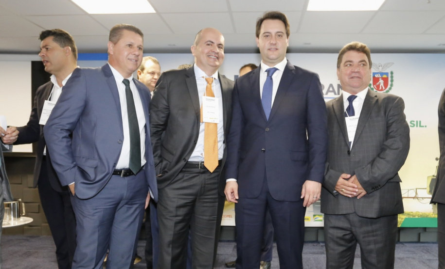 Programa de concessões na área da infraestrutura, projetos de parcerias público-privadas e um ambiente propício para negócios tornam o Paraná o Estado atrativo para investidores. A avaliação é do governador Carlos Massa Ratinho Junior, que abriu nesta terça-feira (21) a segunda edição do Paraná Day. Foto: Arnaldo Alves/ANPr