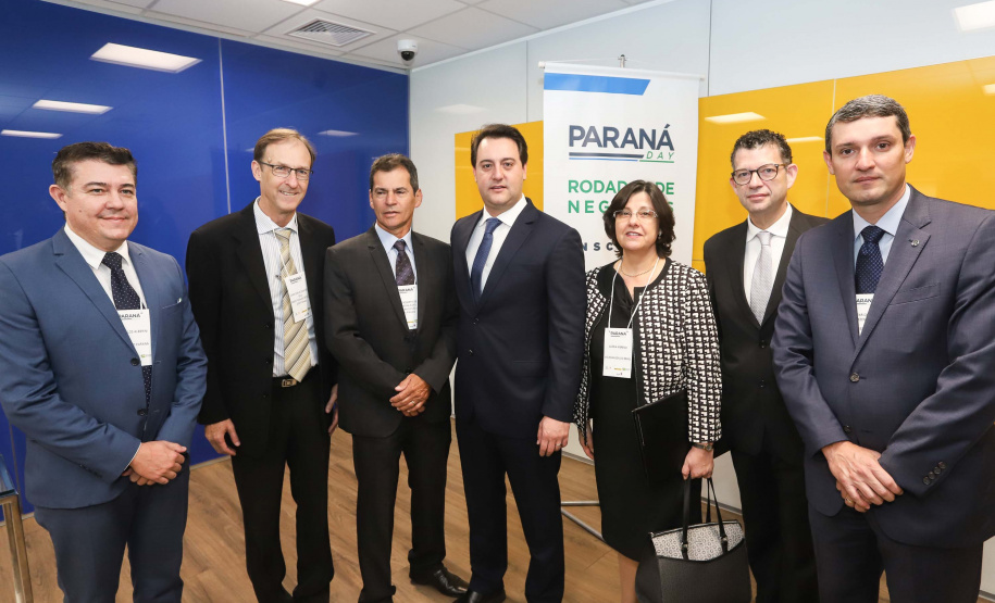 Programa de concessões na área da infraestrutura, projetos de parcerias público-privadas e um ambiente propício para negócios tornam o Paraná o Estado atrativo para investidores. A avaliação é do governador Carlos Massa Ratinho Junior, que abriu nesta terça-feira (21) a segunda edição do Paraná Day.Foto: Rodrigo Felix Leal/ANPr