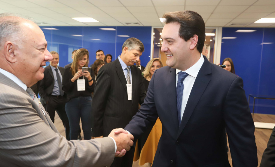 Programa de concessões na área da infraestrutura, projetos de parcerias público-privadas e um ambiente propício para negócios tornam o Paraná o Estado atrativo para investidores. A avaliação é do governador Carlos Massa Ratinho Junior, que abriu nesta terça-feira (21) a segunda edição do Paraná Day.Foto: Rodrigo Felix Leal/ANPr