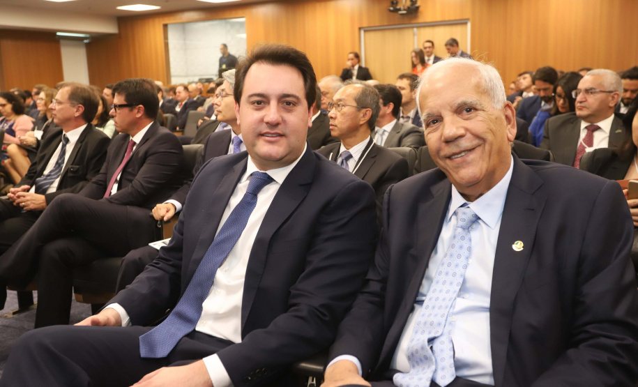 Programa de concessões na área da infraestrutura, projetos de parcerias público-privadas e um ambiente propício para negócios tornam o Paraná o Estado atrativo para investidores. A avaliação é do governador Carlos Massa Ratinho Junior, que abriu nesta terça-feira (21) a segunda edição do Paraná Day.Foto: Rodrigo Felix Leal/ANPr