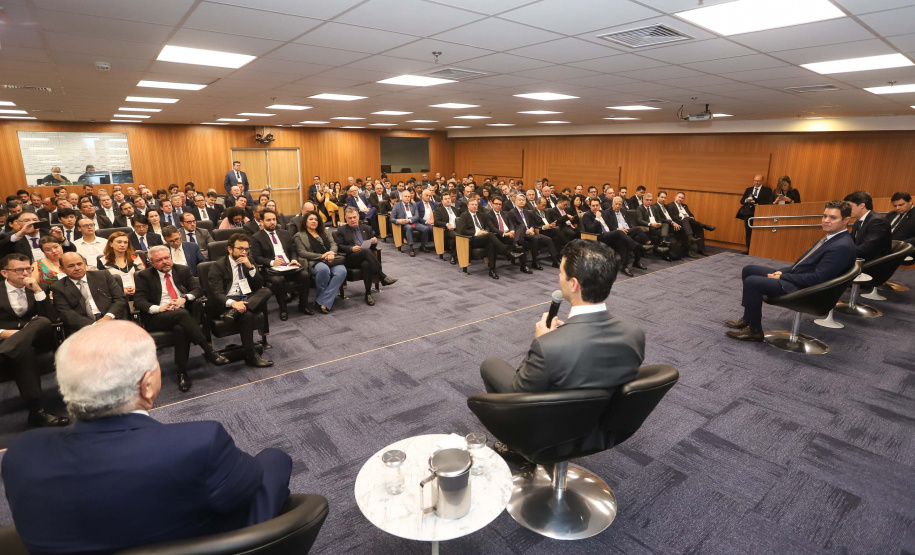 Programa de concessões na área da infraestrutura, projetos de parcerias público-privadas e um ambiente propício para negócios tornam o Paraná o Estado atrativo para investidores. A avaliação é do governador Carlos Massa Ratinho Junior, que abriu nesta terça-feira (21) a segunda edição do Paraná Day.Foto: Rodrigo Felix Leal/ANPr