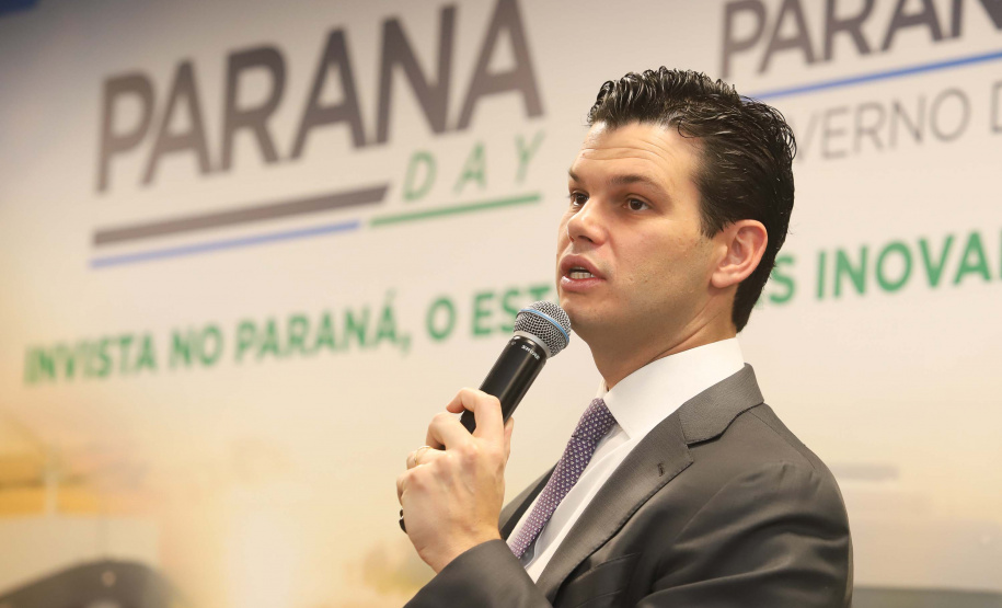 Programa de concessões na área da infraestrutura, projetos de parcerias público-privadas e um ambiente propício para negócios tornam o Paraná o Estado atrativo para investidores. A avaliação é do governador Carlos Massa Ratinho Junior, que abriu nesta terça-feira (21) a segunda edição do Paraná Day.Foto: Rodrigo Felix Leal/ANPr