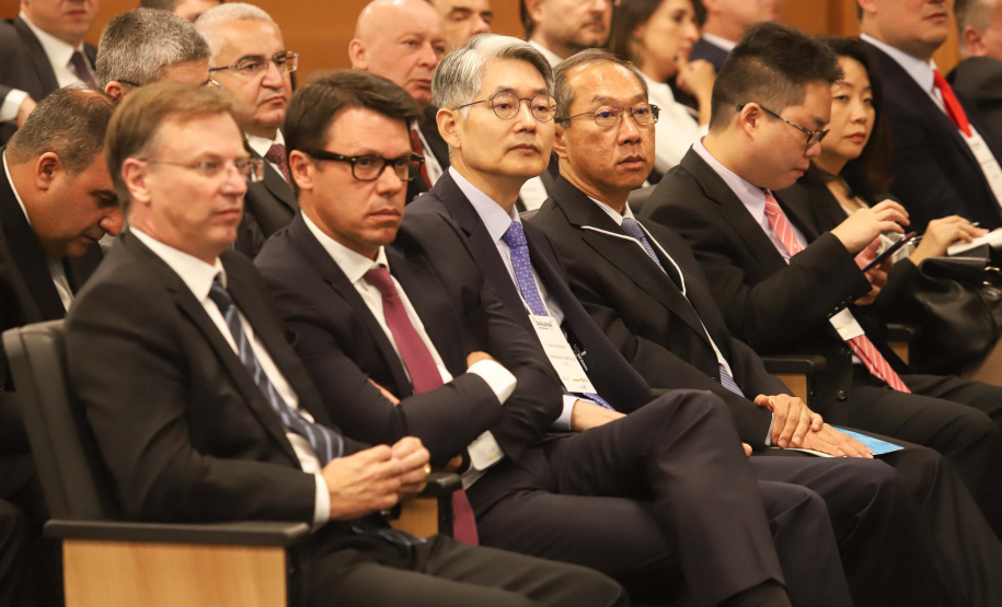 Programa de concessões na área da infraestrutura, projetos de parcerias público-privadas e um ambiente propício para negócios tornam o Paraná o Estado atrativo para investidores. A avaliação é do governador Carlos Massa Ratinho Junior, que abriu nesta terça-feira (21) a segunda edição do Paraná Day.Foto: Rodrigo Felix Leal/ANPr