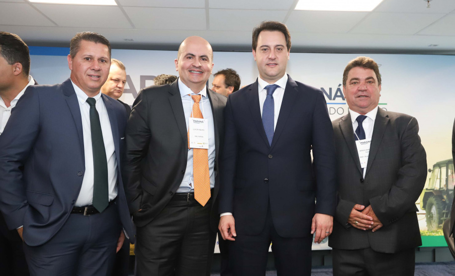 Programa de concessões na área da infraestrutura, projetos de parcerias público-privadas e um ambiente propício para negócios tornam o Paraná o Estado atrativo para investidores. A avaliação é do governador Carlos Massa Ratinho Junior, que abriu nesta terça-feira (21) a segunda edição do Paraná Day.Foto: Rodrigo Felix Leal/ANPr