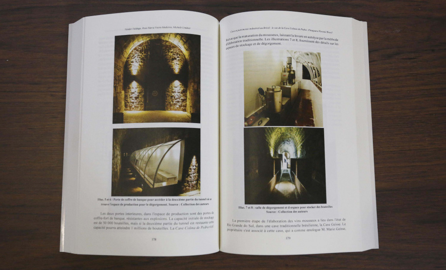 Cave Colinas de Pedra, em Piraquara. N/F: livro francês onde foi publicado artigo sobre a Cave.Piraquara, 30-04-19.Foto: Arnaldo Alves / ANPr.