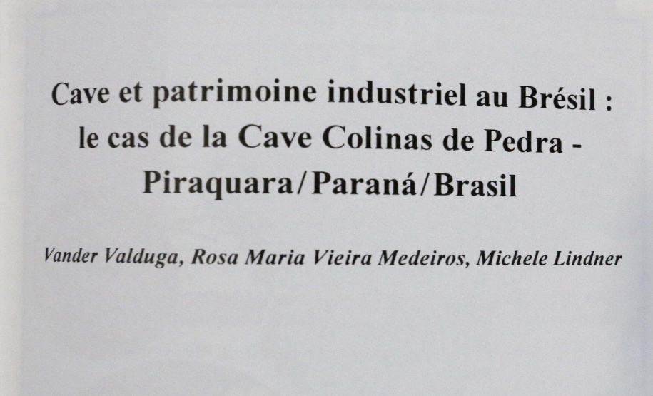 Cave Colinas de Pedra, em Piraquara. N/F: livro francês onde foi publicado artigo sobre a Cave.Piraquara, 30-04-19.Foto: Arnaldo Alves / ANPr.