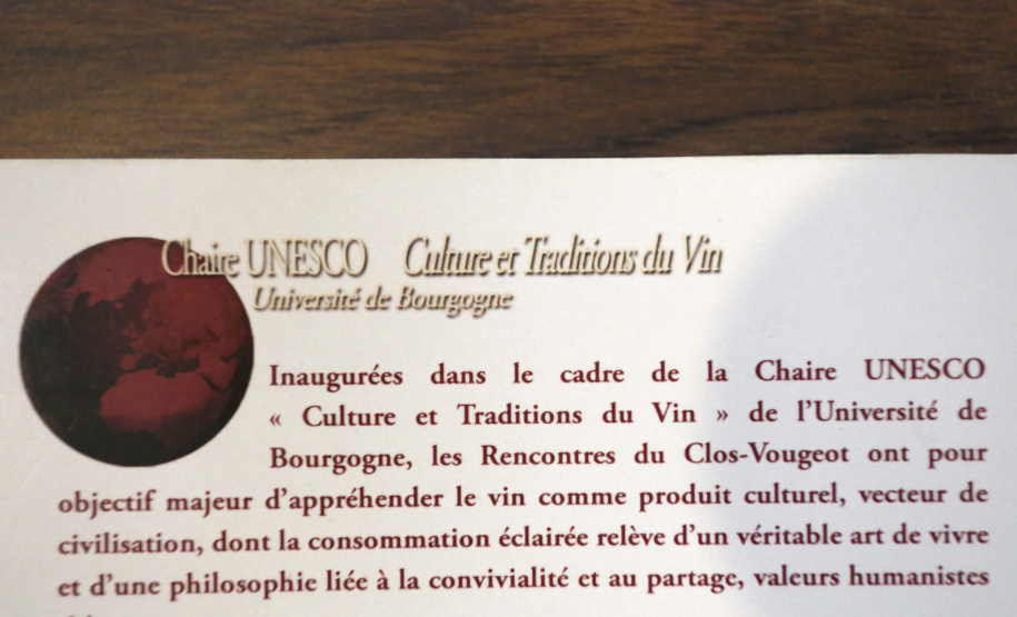 Cave Colinas de Pedra, em Piraquara. N/F: livro francês onde foi publicado artigo sobre a Cave.Piraquara, 30-04-19.Foto: Arnaldo Alves / ANPr.