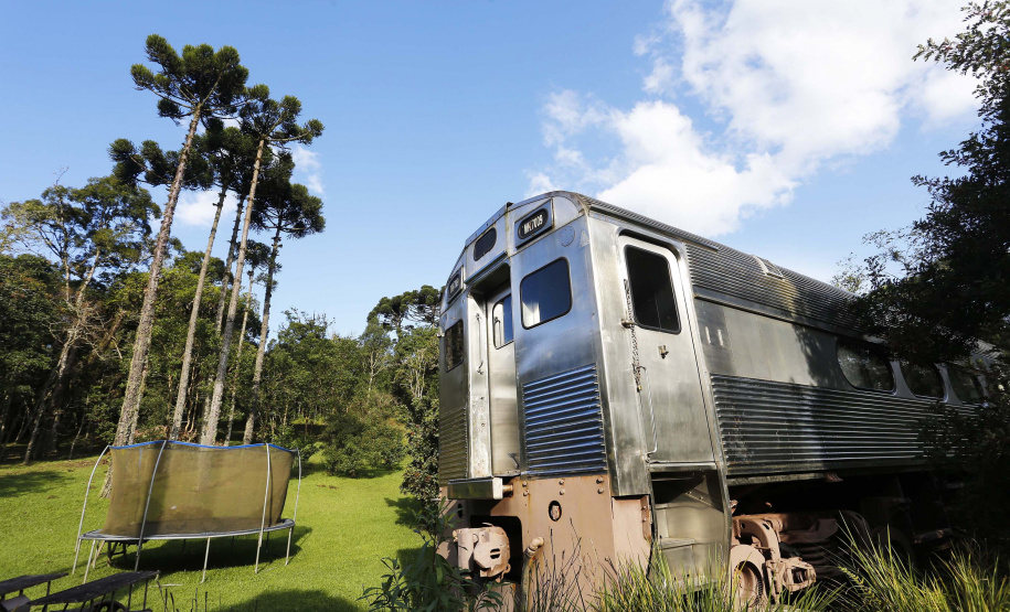 Cave Colinas de Pedra, em Piraquara. Cave Colinas de Pedra, em Piraquara. N/F: uma velha litorina decora a propriedade.Piraquara, 30-04-19.Foto: Arnaldo Alves / ANPr.Piraquara,