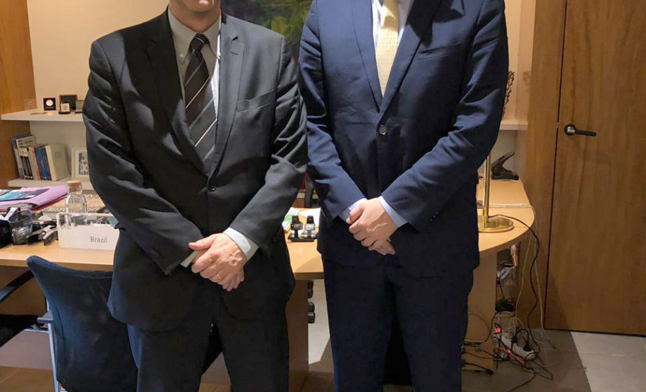 O Paraná é o representante brasileiro em um grupo de trabalho da Organização para Cooperação e Desenvolvimento Econômico (OCDE) que auxiliará alguns países e regiões a atingirem os 17 Objetivos de Desenvolvimento Sustentável (ODS) propostos pela ONU. Na foto, Embaixador Carlos Márcio Cozendey - Delegado do Brasil junto a Organizações Internacionais econômicas, em Paris 
e Phelipe Mansur - Superintendente de governança do Paraná .Foto: Casa Civil