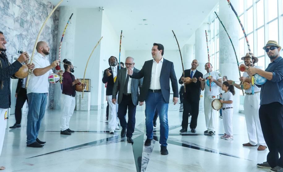 O governador Carlos Massa Ratinho Junior disse nesta quarta-feira (22), no lançamento oficial da Superintendência Geral de Diálogo e Interação Social (Sudis), que o Governo do Paraná está aberto ao diálogo e vai trabalhar diariamente para atender as demandas de todos os setores da sociedade, principalmente dos mais necessitados, em respeito ao compromisso com a construção de um Estado moderno e protetivo.Foto: Rodrigo Felix Leal/ANPr