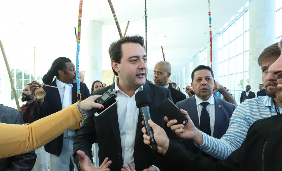 O governador Carlos Massa Ratinho Junior disse nesta quarta-feira (22), no lançamento oficial da Superintendência Geral de Diálogo e Interação Social (Sudis), que o Governo do Paraná está aberto ao diálogo e vai trabalhar diariamente para atender as demandas de todos os setores da sociedade, principalmente dos mais necessitados, em respeito ao compromisso com a construção de um Estado moderno e protetivo.Foto: Rodrigo Felix Leal/ANPr