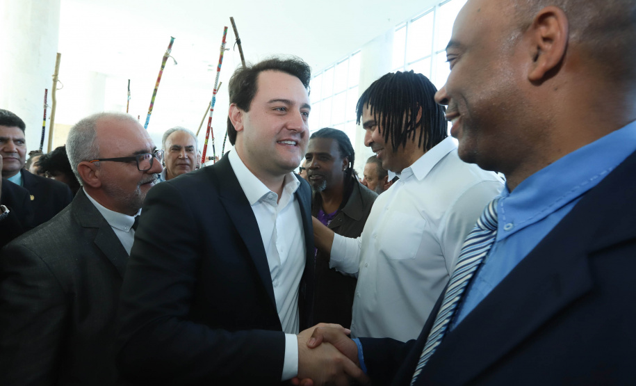 O governador Carlos Massa Ratinho Junior disse nesta quarta-feira (22), no lançamento oficial da Superintendência Geral de Diálogo e Interação Social (Sudis), que o Governo do Paraná está aberto ao diálogo e vai trabalhar diariamente para atender as demandas de todos os setores da sociedade, principalmente dos mais necessitados, em respeito ao compromisso com a construção de um Estado moderno e protetivo.Foto: Rodrigo Felix Leal/ANPr