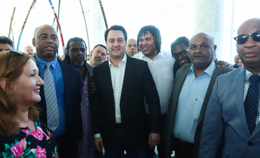 O governador Carlos Massa Ratinho Junior disse nesta quarta-feira (22), no lançamento oficial da Superintendência Geral de Diálogo e Interação Social (Sudis), que o Governo do Paraná está aberto ao diálogo e vai trabalhar diariamente para atender as demandas de todos os setores da sociedade, principalmente dos mais necessitados, em respeito ao compromisso com a construção de um Estado moderno e protetivo.Foto: Rodrigo Felix Leal/ANPr