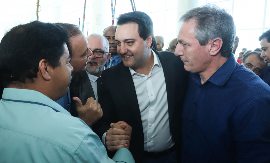 O governador Carlos Massa Ratinho Junior disse nesta quarta-feira (22), no lançamento oficial da Superintendência Geral de Diálogo e Interação Social (Sudis), que o Governo do Paraná está aberto ao diálogo e vai trabalhar diariamente para atender as demandas de todos os setores da sociedade, principalmente dos mais necessitados, em respeito ao compromisso com a construção de um Estado moderno e protetivo.Foto: Rodrigo Felix Leal/ANPr