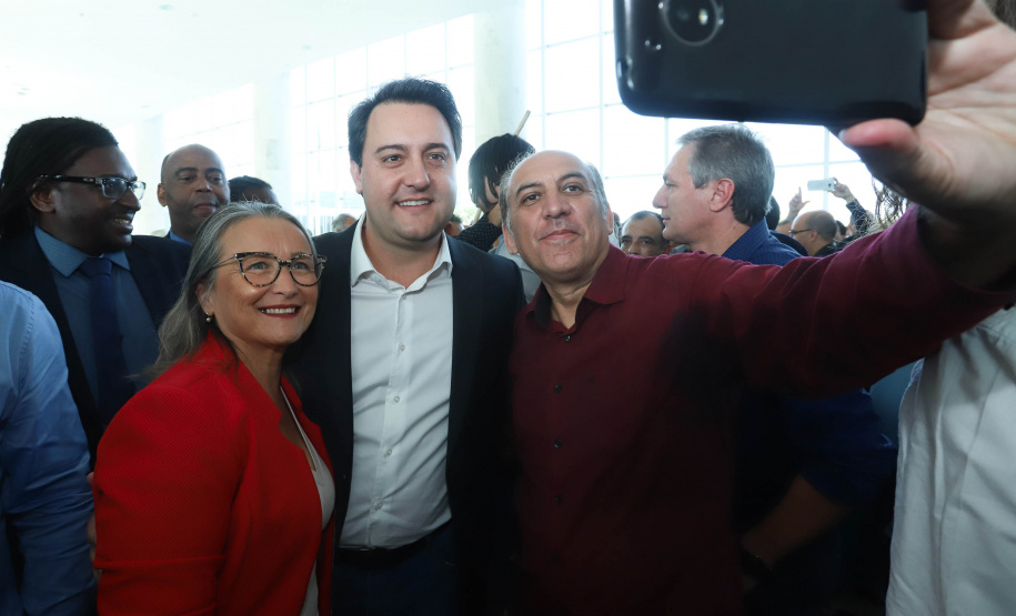 O governador Carlos Massa Ratinho Junior disse nesta quarta-feira (22), no lançamento oficial da Superintendência Geral de Diálogo e Interação Social (Sudis), que o Governo do Paraná está aberto ao diálogo e vai trabalhar diariamente para atender as demandas de todos os setores da sociedade, principalmente dos mais necessitados, em respeito ao compromisso com a construção de um Estado moderno e protetivo.Foto: Rodrigo Felix Leal/ANPr