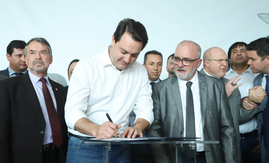 O governador Carlos Massa Ratinho Junior disse nesta quarta-feira (22), no lançamento oficial da Superintendência Geral de Diálogo e Interação Social (Sudis), que o Governo do Paraná está aberto ao diálogo e vai trabalhar diariamente para atender as demandas de todos os setores da sociedade, principalmente dos mais necessitados, em respeito ao compromisso com a construção de um Estado moderno e protetivo.Foto: Rodrigo Felix Leal/ANPr