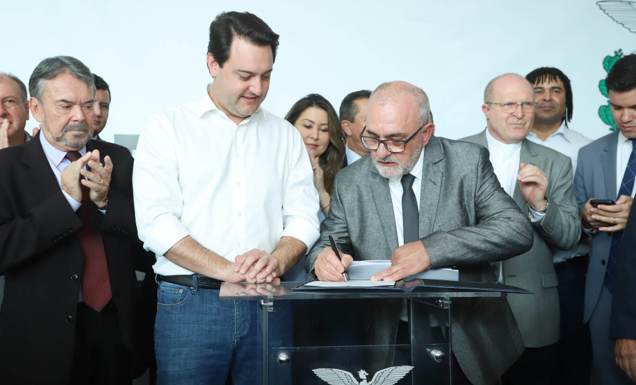 O governador Carlos Massa Ratinho Junior disse nesta quarta-feira (22), no lançamento oficial da Superintendência Geral de Diálogo e Interação Social (Sudis), que o Governo do Paraná está aberto ao diálogo e vai trabalhar diariamente para atender as demandas de todos os setores da sociedade, principalmente dos mais necessitados, em respeito ao compromisso com a construção de um Estado moderno e protetivo.Foto: Rodrigo Felix Leal/ANPr