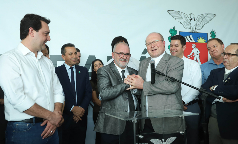 O governador Carlos Massa Ratinho Junior disse nesta quarta-feira (22), no lançamento oficial da Superintendência Geral de Diálogo e Interação Social (Sudis), que o Governo do Paraná está aberto ao diálogo e vai trabalhar diariamente para atender as demandas de todos os setores da sociedade, principalmente dos mais necessitados, em respeito ao compromisso com a construção de um Estado moderno e protetivo.Foto: Rodrigo Felix Leal/ANPr