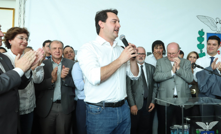 O governador Carlos Massa Ratinho Junior disse nesta quarta-feira (22), no lançamento oficial da Superintendência Geral de Diálogo e Interação Social (Sudis), que o Governo do Paraná está aberto ao diálogo e vai trabalhar diariamente para atender as demandas de todos os setores da sociedade, principalmente dos mais necessitados, em respeito ao compromisso com a construção de um Estado moderno e protetivo.Foto: Rodrigo Felix Leal/ANPr